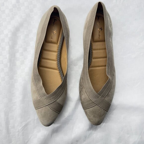 Me Too Women's Taupey Suede Pointed Toe Reign Flats - Picture 2 of 9